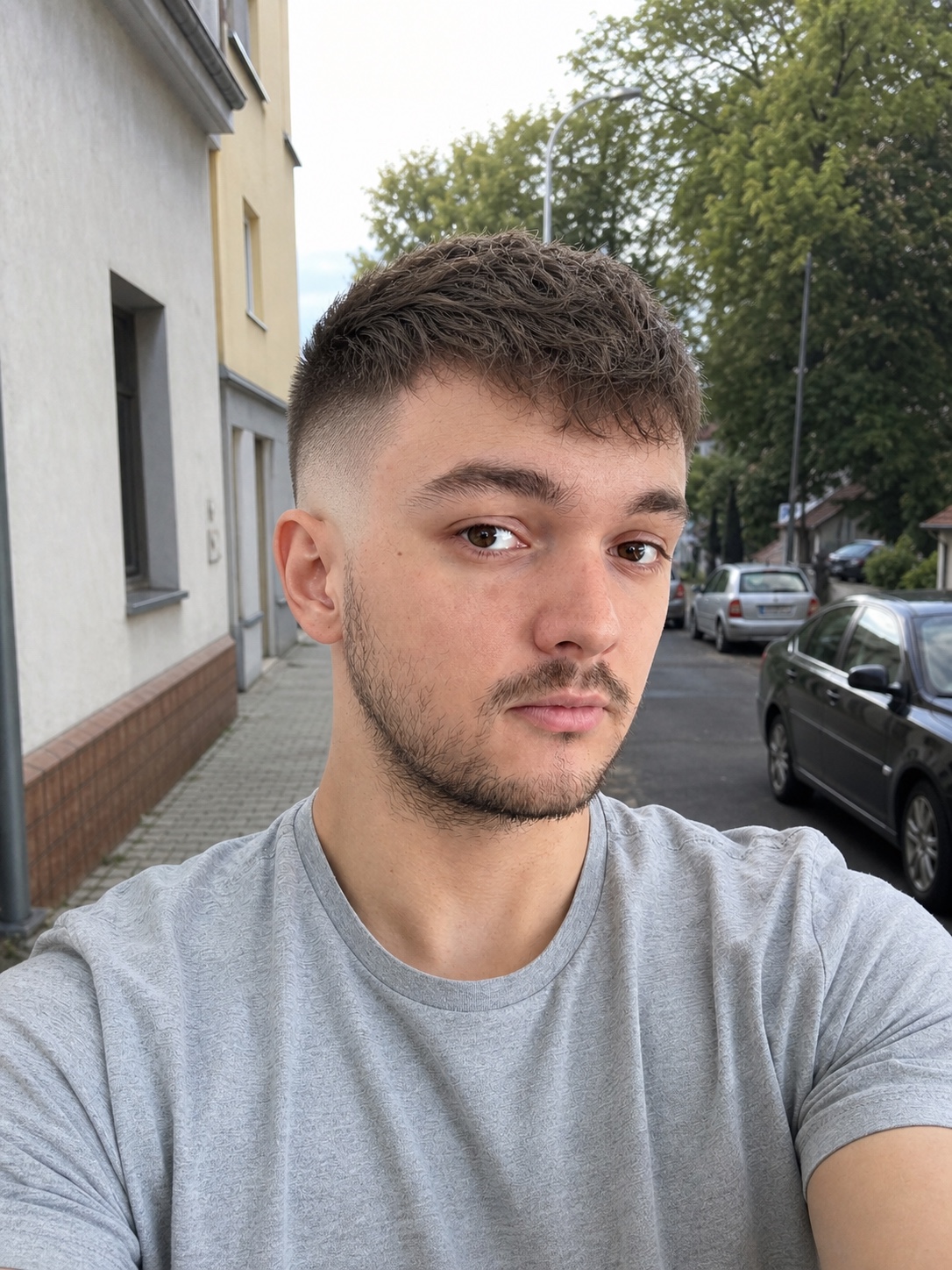 AI render účesu Crop s ofinou na fotce uživatele, shoda 78 % s tvarem obličeje